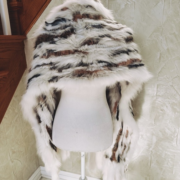 NWT Fox and Raccoon Wrap 180" x 40" - Picture 6 of 6